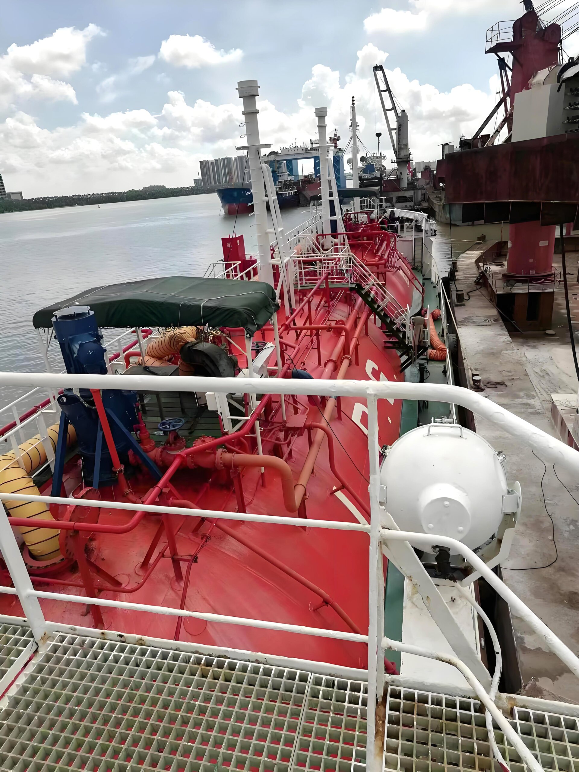 1993 Built 800 DWT LPG Tanker For Sale Detail 1