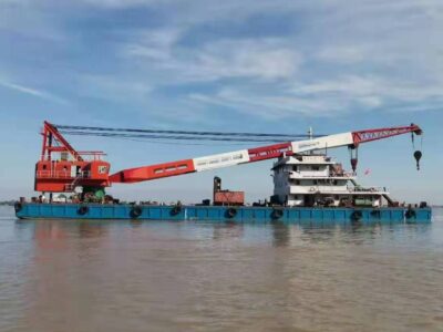 Navire-grue construit en 2002 À vendre