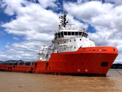Remorqueur de 2 100 DWT construit en 2003, à vendre