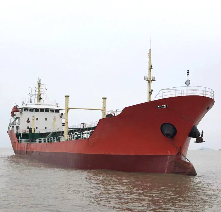 2004 Built (2015 Rebuilt) 4500 DWT Oil Tanker For Sale For Sale