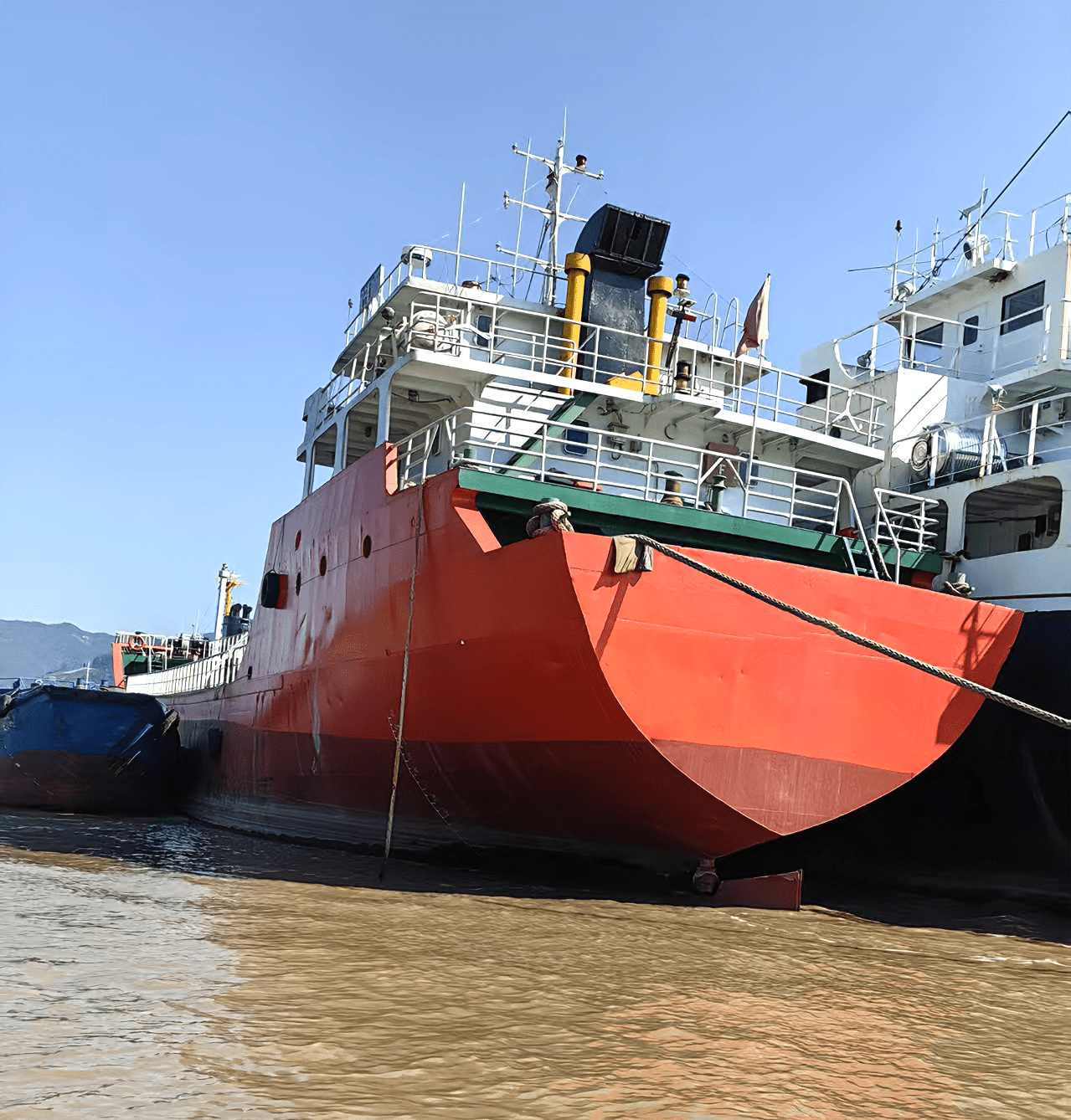 2005 Built 1000 DWT Oil Tanker For Sale Detail 2