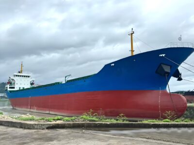Navire polyvalent de 9 900 DWT, construit en 2005, à vendre