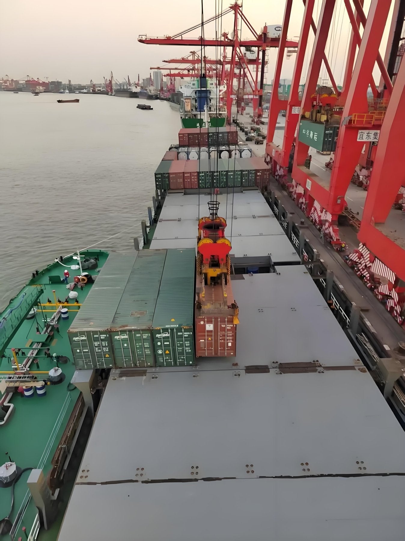 2006 Built 12300 DWT 770 TEU Container Ship For Sale Detail 6