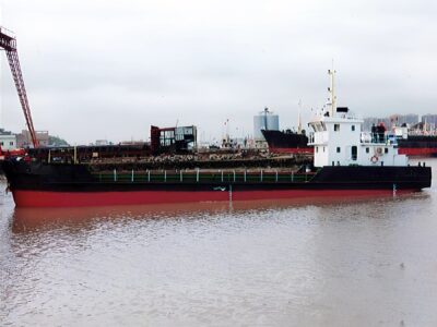 À vendre : barge à trémie divisée à propulsion autonome de 300 DWT, construite en 2007