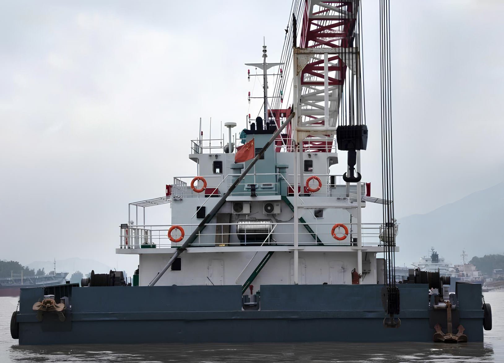 2007 Built Crane Vessel For Sale Detail 3