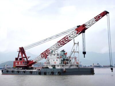 Navire-grue construit en 2007 à vendre