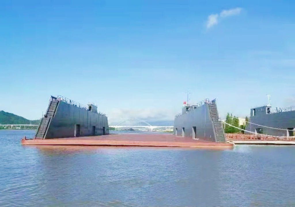 2010 : construction ; 2016 : rénovation ; quai flottant de 5 500 DWT à vendre – Détails 2