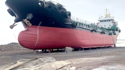 2011 Built 900 DWT Oil Tanker For Sale