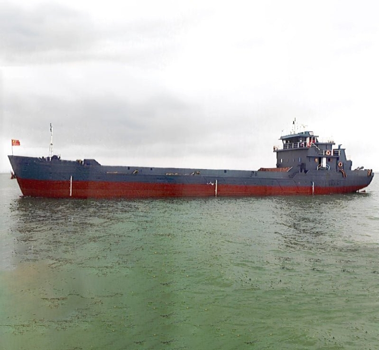 2013 Built 1150 DWT Self Driven Split Hopper Barge For Sale For Sale