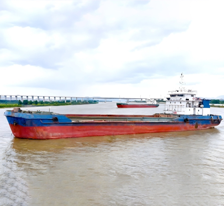 2013 Built 2400 DWT Self Driven Split Hopper Barge For Sale For Sale