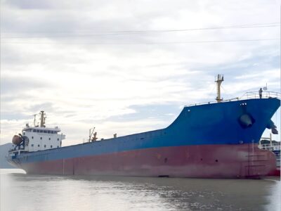 Vente d'un vraquier de 5 200 DWT construit en 2013