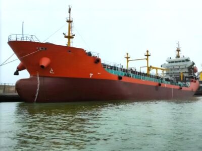 Pétrolier de 5 200 DWT, construit en 2013, à vendre