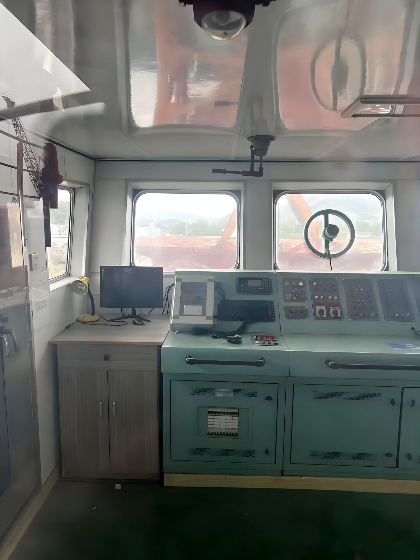 2015 Built 156 kN Crane Vessel For Sale Detail 4