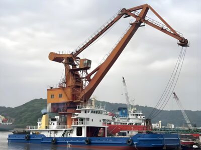 Navire-grue de 156 kN, construit en 2015, à vendre