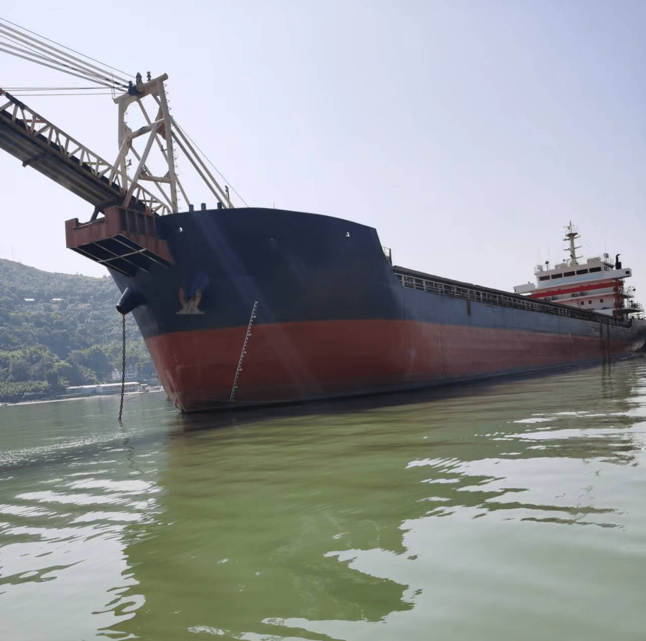 Barco de transporte de arena con sistema de descarga autopompado, construido en 2015, de 7.150 DWT, en venta. Detalle 2