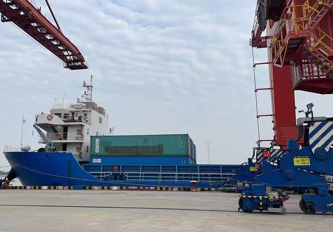 2015 Built 8500 DWT 610 TEU Container Ship For Sale Detail 1
