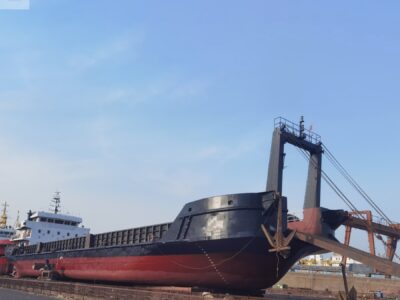 Se vende lancha de desembarco para tanques de 1.500 DWT, construida en 2016