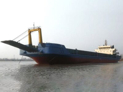 Se vende lancha de desembarco para tanques de 3.000 DWT, construida en 2016