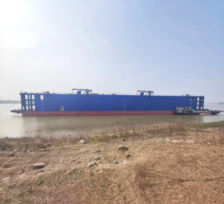 Muelle flotante construido en 2018 en venta