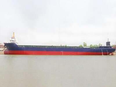 Buque portacontenedores de 10 000 DWT y 718 TEU, construido en 2020, en venta