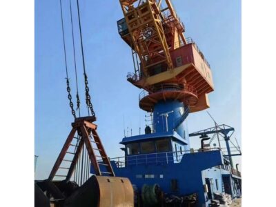 Navire-grue construit en 2020 à vendre