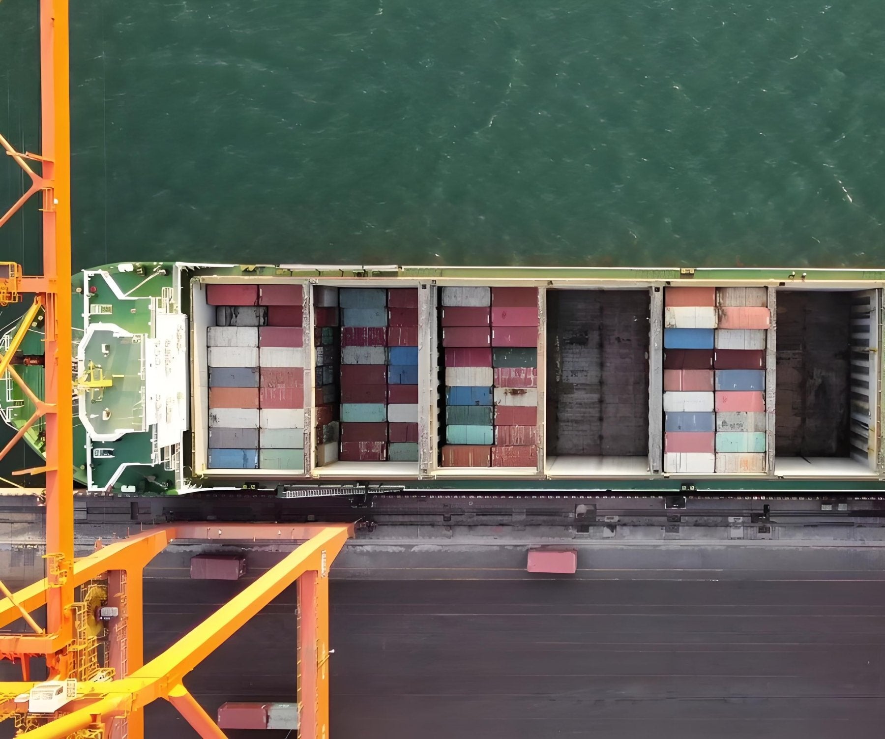 Buque portacontenedores de 26 000 DWT y 1 366 TEU, construido en 2021, en venta. Detalle 2