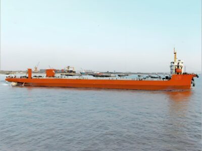 Se vende lancha de desembarco para tanques de 22 000 DWT, construida en 2022