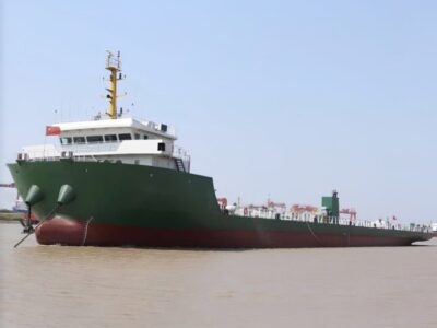 À vendre : péniche de débarquement pour chars de 3 000 DWT, construite en 2022