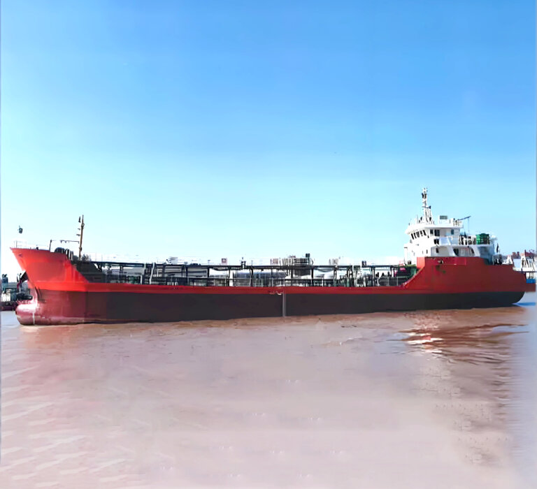 2010年建造，2015年翻新，1000载重吨油轮出售出售